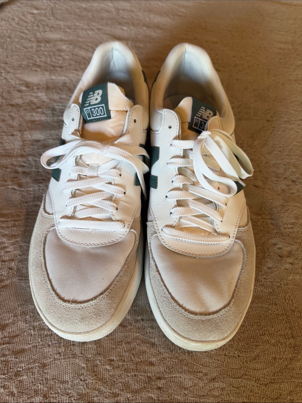 New Balance Men's White and Green Retro Runner Sneakers